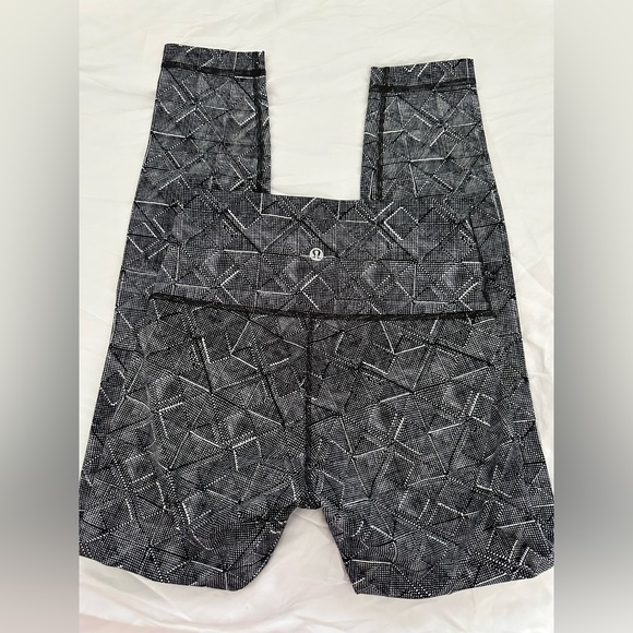 Lululemon Speed Up Tight Leggings/size 4 - Picture 5 of 7